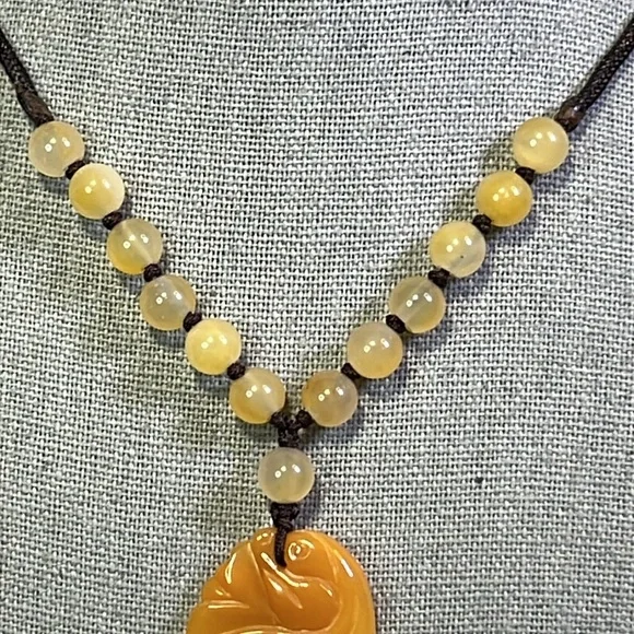 Jade pendant necklace. Pendant 1 1/2 X 2 1/2 - Picture 4 of 4